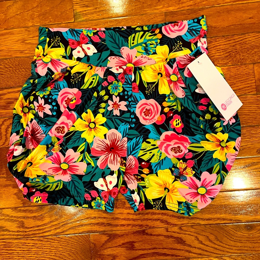 Women’s Buttery Soft Shorts - Size S/ M- Leggings Park - Beautiful!
